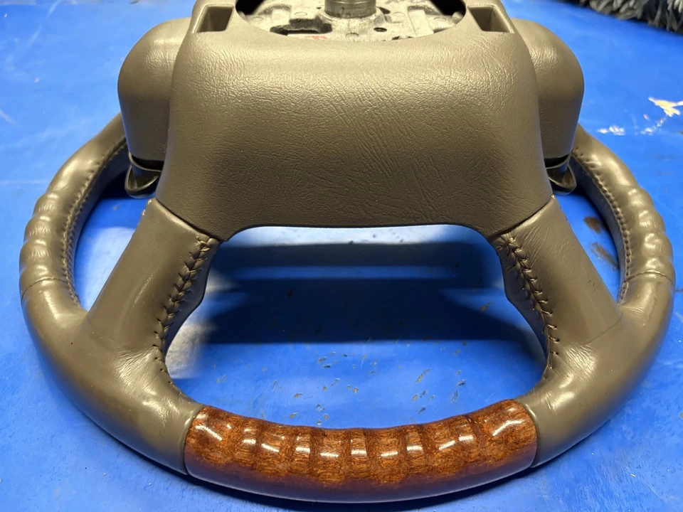 Chevrolet GMC Cadillac VD 1998-2002 cuero neutro madera grano volante Foto 3 de 4