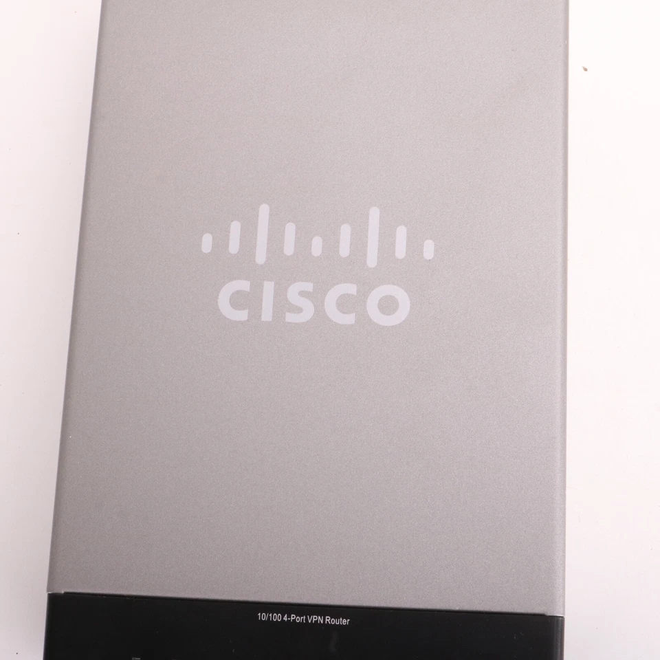 Cisco RV042 V03 4-port 10/100 Small Business VPN Router - Image 4 of 4