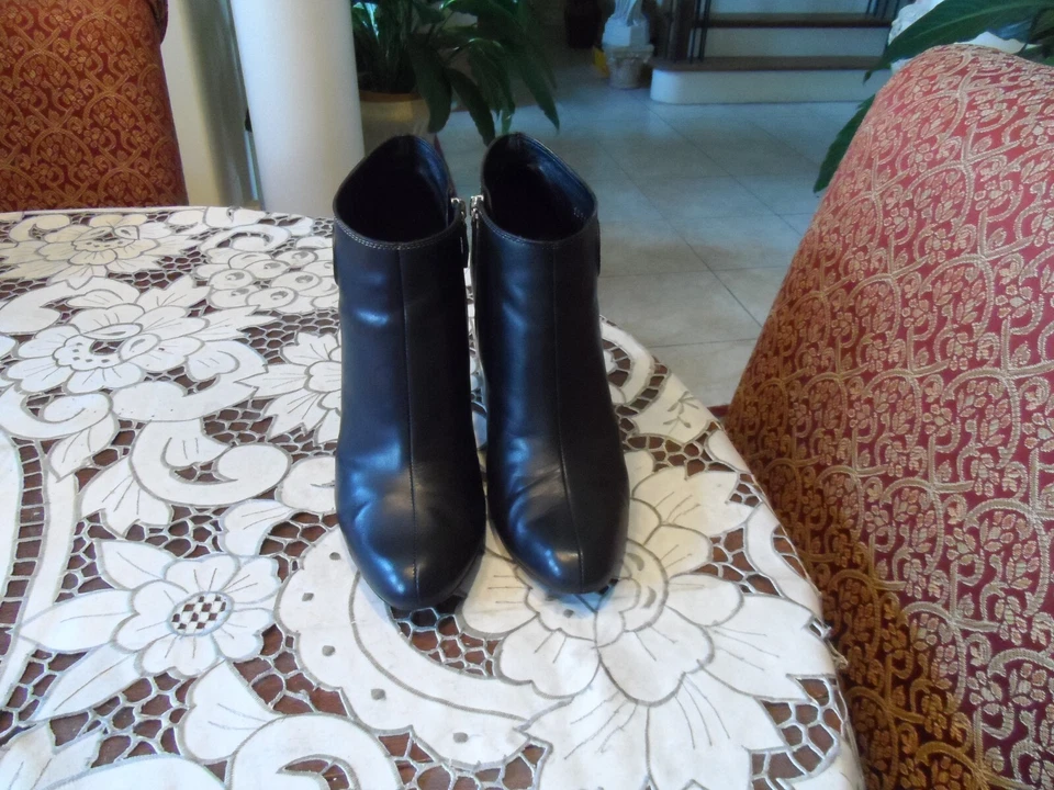 Gucci GG Botas de Tacón al Tobillo de Cuero de Becerro Negro Talla 9 1/2B Foto 2 de 4