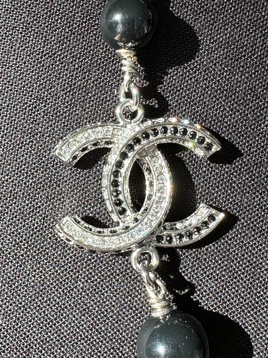 CHANELパヒューム CHANEL 2017P SILVER CC LOGO WHITE BLACK PEARLS CRYSTALS