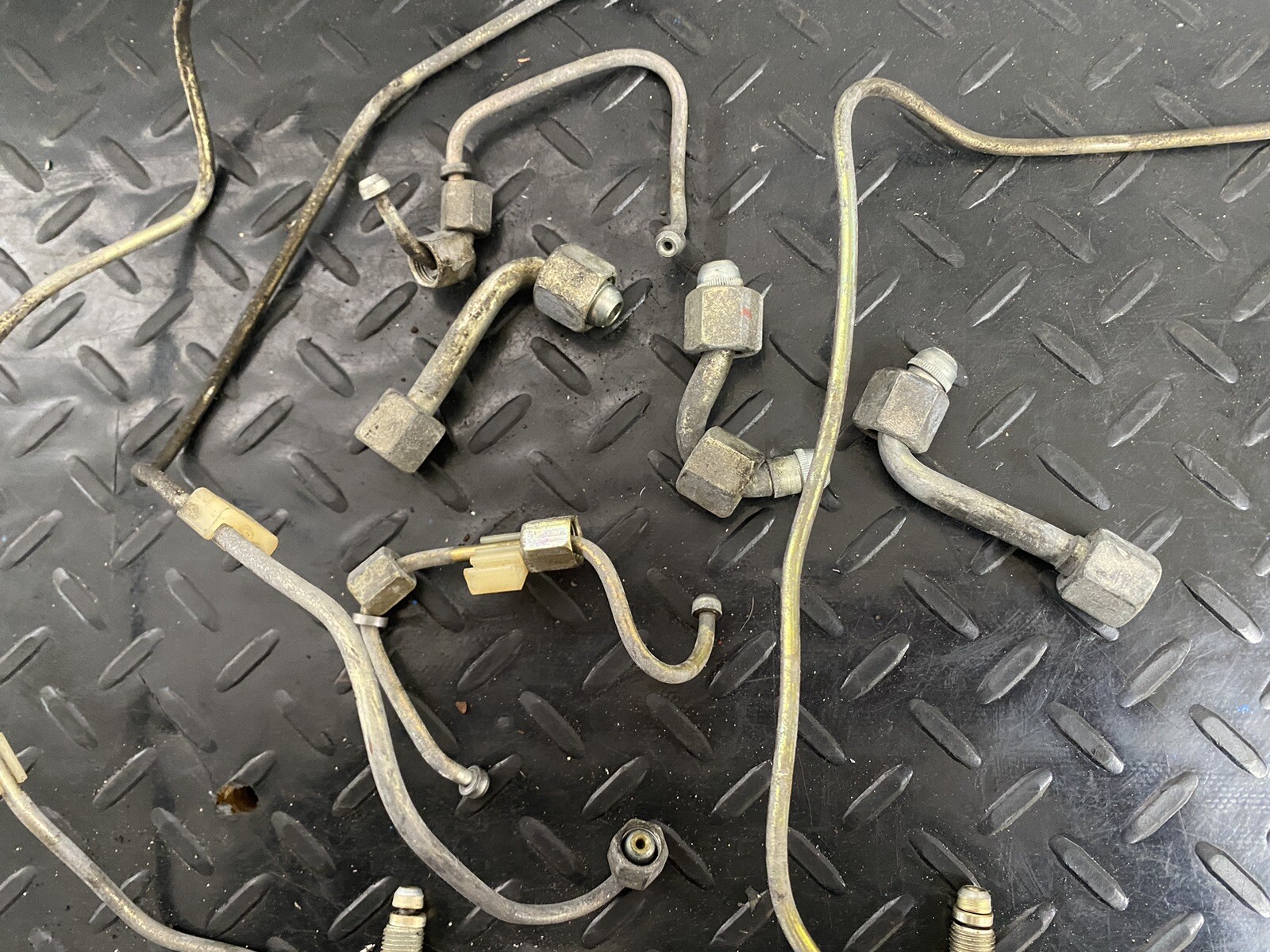 OEM 198493 MercedesBenz W124 Fuel Distributor Fuel Reg Lines x8