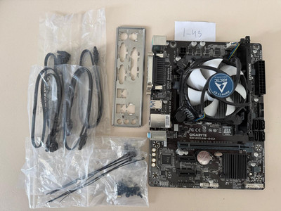 Mainboard Gigabyte H110M-DS2 + i5-7400 + 4GB RAM + Slotblech