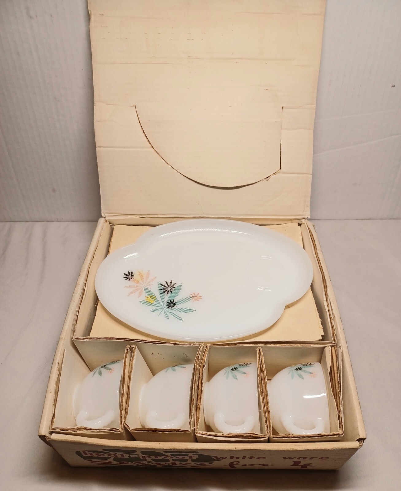 Vtg The Federal Glass Co. Atomic Flower Patio Snack Set For 4 In