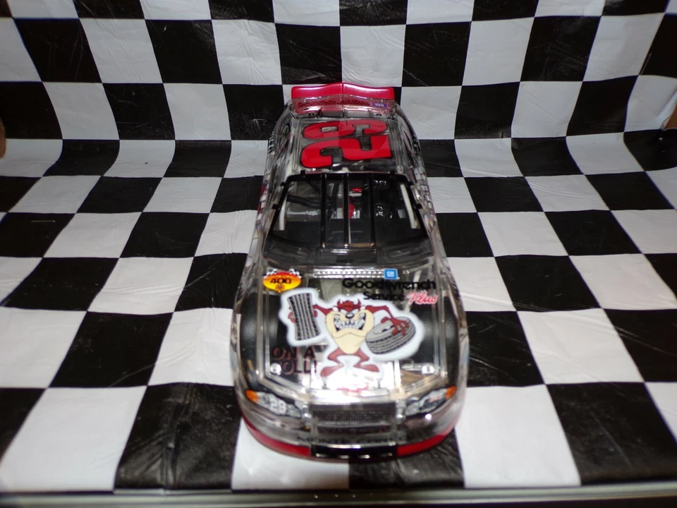 Kevin Harvick #29 GM GOODWRENCH/LOONEY TUNES 1:24 Scala Action NASCAR 101982 - Immagine 4 di 4