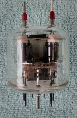 Vintage Elektronenröhre Fa. Valvo, Typ QQE04/20 /2-fach Senderöhre & Sockel/NOS 