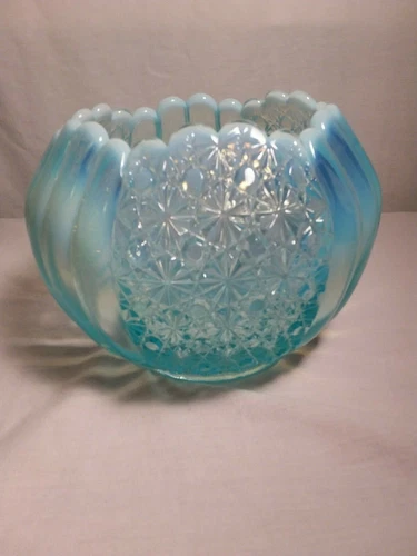 Fenton daisy & button with panels vase, blue, no chips or cracks, opalescent