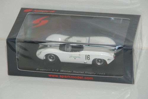Spark S7085 - 1:43 BRABHAM BT8 NO.16 WINNER TOURIST TROPHY 1965 DENNY HULME - Picture 5 of 9