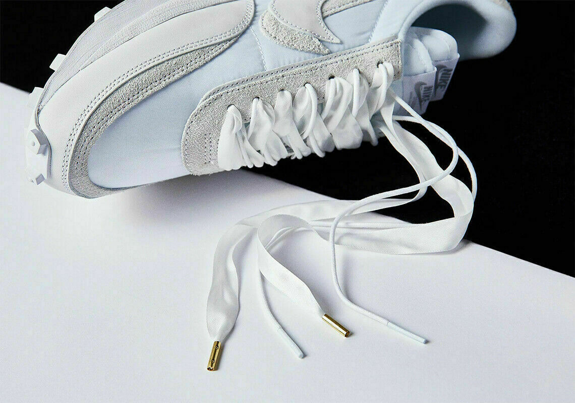 シューズ NIKE LDWAFFLE/SACAI triple White sacai x Nike LDWaffle bv0073-101 Triple White Teaser | Hypebeast