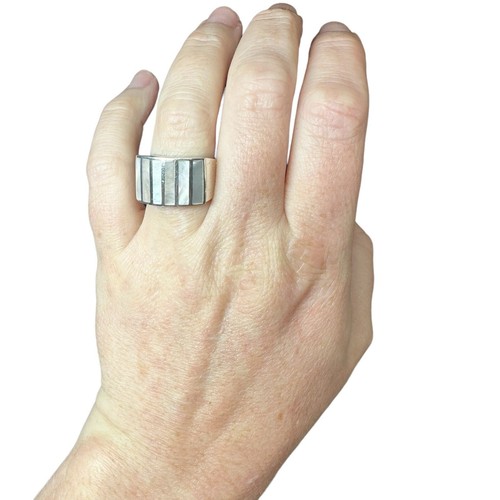 Vintage Sterling Silver 925 Mother Of Pearl Size 8 Inlaid Vertical Row Ring EUC - Picture 9 of 18