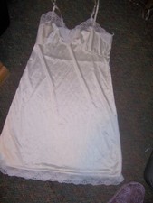 WINTAGE Made in USA 100 Nylon White Slip - SIZE 36
