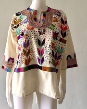 Blusa túnica mexicana bordada a mano flores maíz Chiapas crema mediana