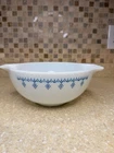 Vintage Pyrex 443 2.5 QT Cinderella Bowl Snowflake Garland