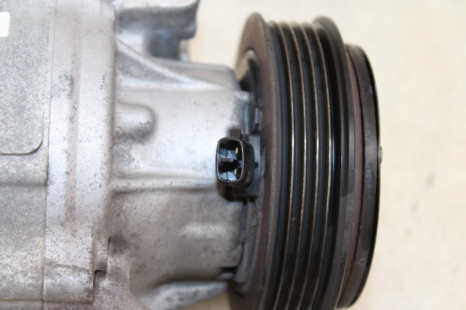 2012-2019 Fiat 500 A/C Compressor 55111319AA OEM ML71 - Image 4 of 4