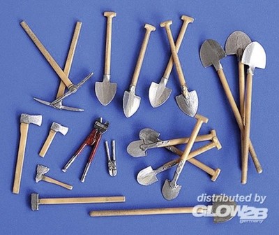 20 Werkzeuge - Schaufeln, Äxte, Beil, Hacke Modell von Plus Model 1:35