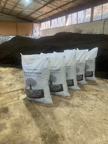 Humus di Lombrico - NutriRoot Humus 6 sacchi da 25 kg (150kg - 375 Litri) - Immagine 2 di 4