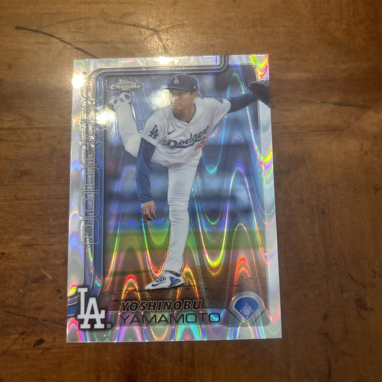 2025 Topps Chrome - Yoshinobu Yamamoto #179 RayWave Refractor