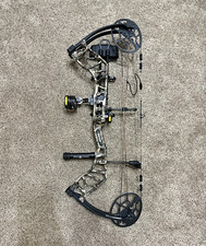 Bear Archery Resurgence RH Camo Compound Bow 70lb 30in w/ Sight Rest