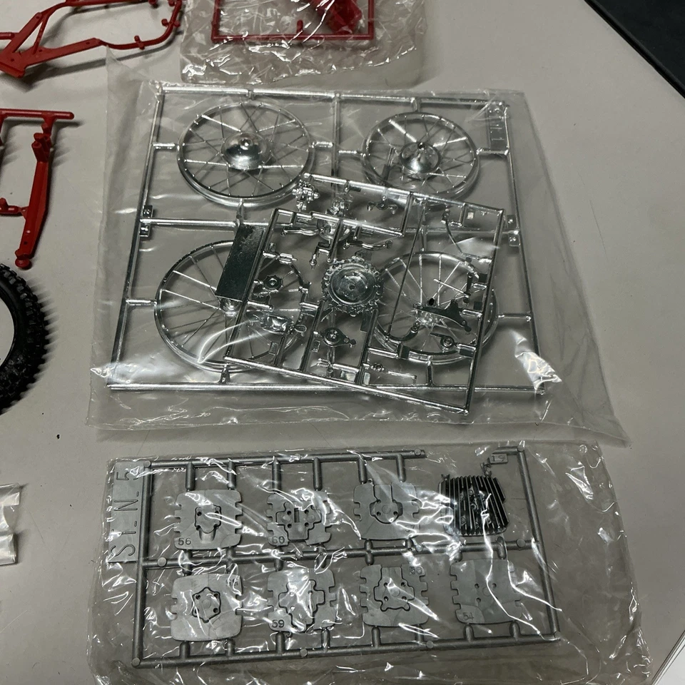 PROTAR SWM R.S. 125 M.C. Moto Modellino 1/9 IN PLASTICA | NUOVO | Kit Da Montare - Immagine 3 di 4