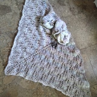 150g Effektwolle und fertiges Tuch