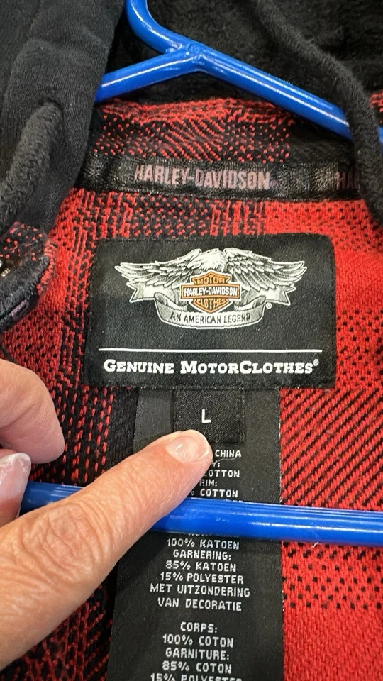 Harley-Davidson Men’s Hooded Plaid Shirt/Jacket In Red and Black. Size L - Image 3 of 4