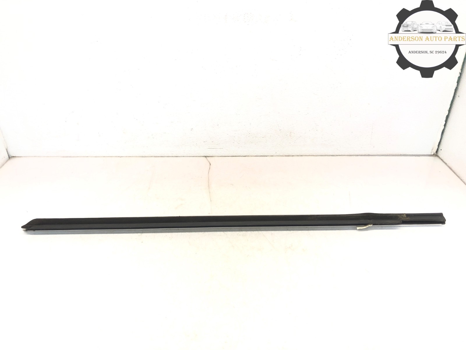 2014-2020 MASERATI QUATTROPORTE RIGHT PASS FRONT DOOR WINDOW BELT MOLDING OEM
