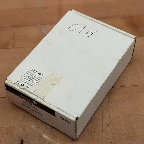 Johnson Controls T604DFH-4 FCU Termostato de Hospitalidad, 24VAC, Clase 2 - NUEVO - Imagen 7 de 8