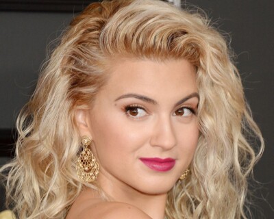 TORI KELLY  8x10 PHOTO *