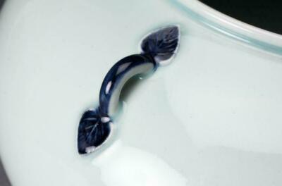 Korean Chosun 安東五 青白磁耳付壷 H 15.5cm / Human national