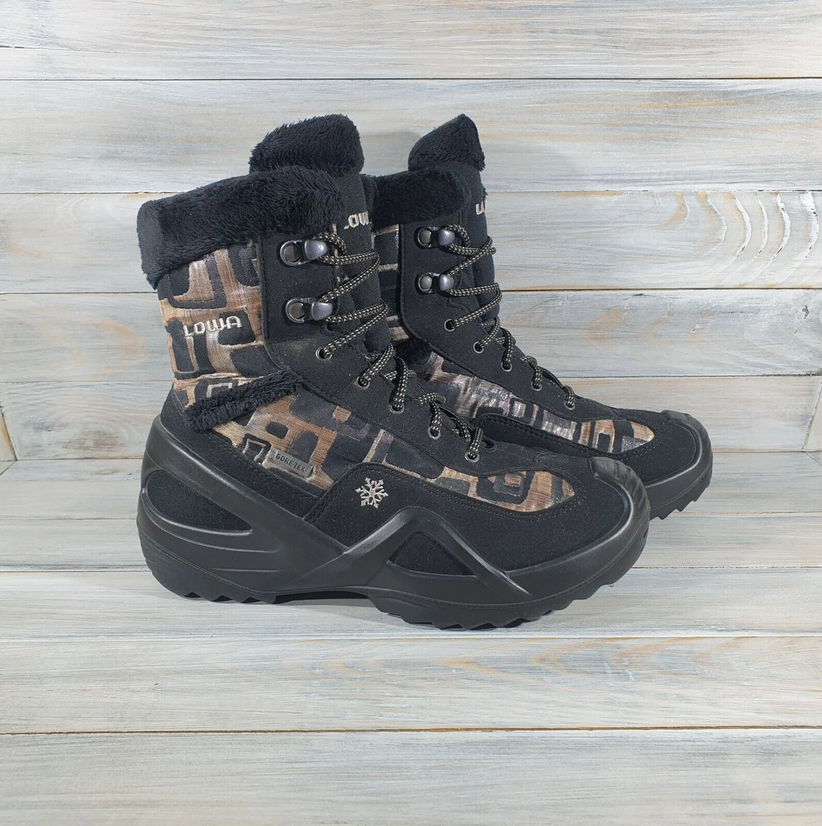 Lowa walking boots sale 2025