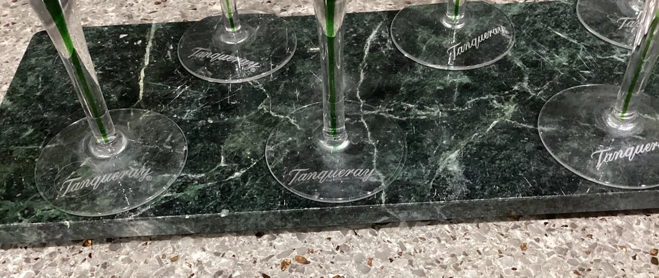 Juego de 6 vasos Martini Tanqueray Nº 10 Filamento Verde Tallo Lágrima Grabados Foto 3 de 4