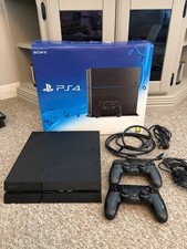 Sony Playstation 4 PS4 500GB Console boxed with 2 controllers