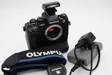 Olympus OM-D E-M1 16.3MP Micro 4/3 mirrorless digital. MINT- cond. flash grip