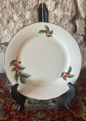 Pickard China Festive Holly Christmas Plate Gold Trim Round Scalloped Plate 9.25
