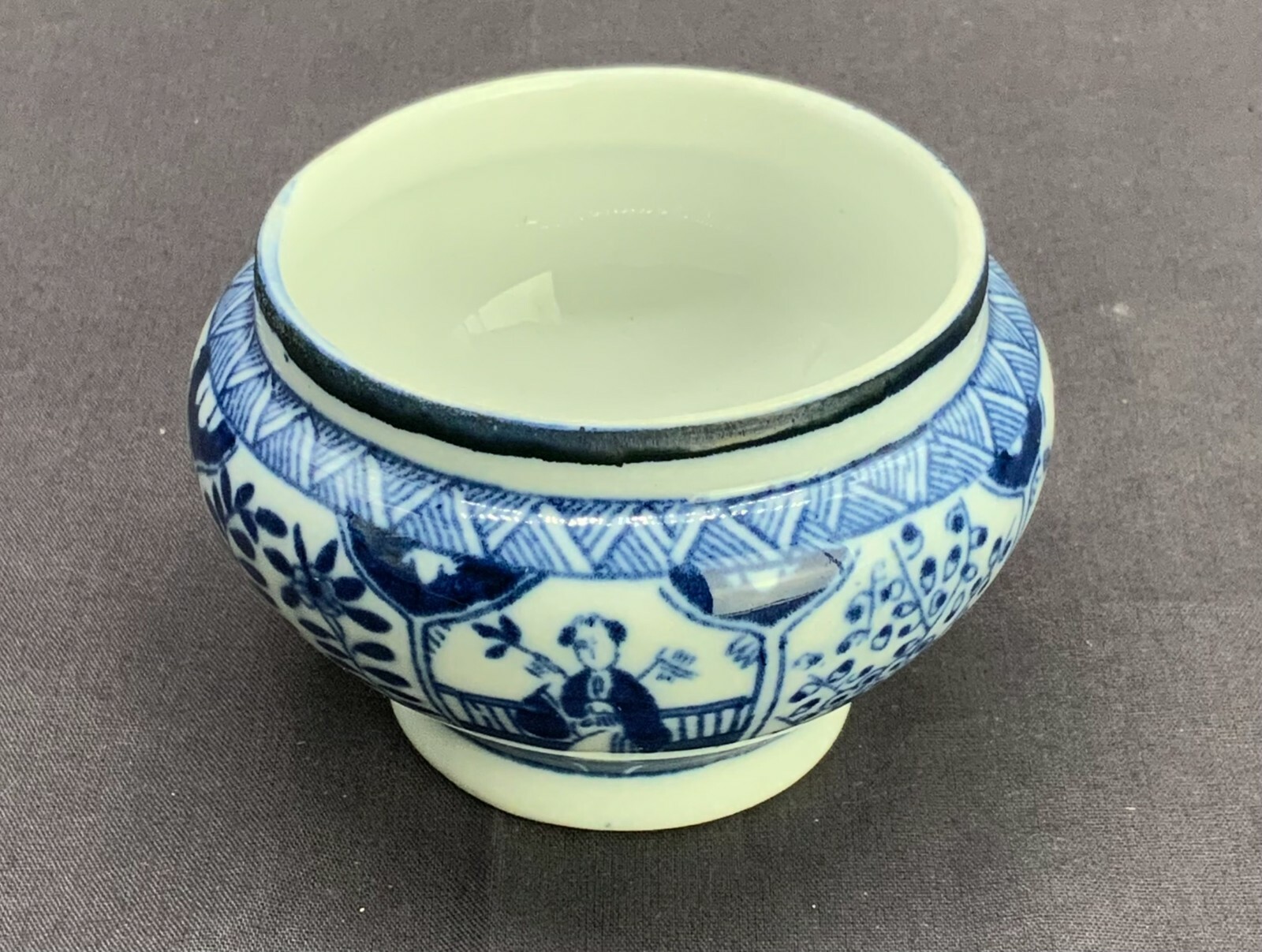 KLEINE PORZELLAN SCHALE UNTERGLASUR BLAUE MALEREI SEHR GUTER ZUSTAND HÖHE 5cm