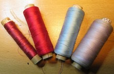 BOBINES FIL DE SOIE anciennes Lot  4 couleurs gris bleu ciel pourpre et carmin