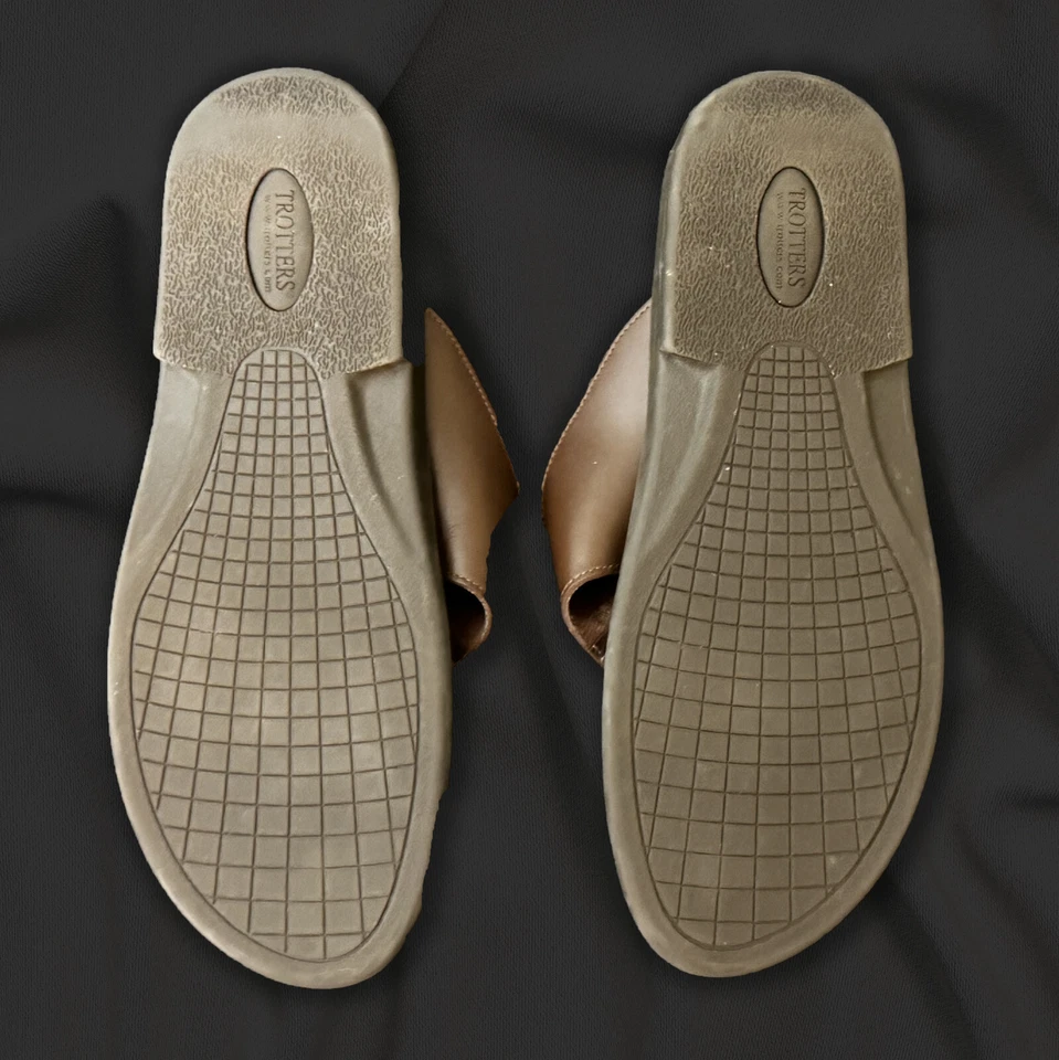 Sandalias informales Trotters de cuero marrón punta abierta 8,5N Foto 3 de 4