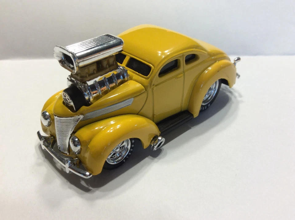 Muscle Machines  - 1937 Ford Coupe 37 FORD - 1:64 STREETROD   - Image 4 of 4