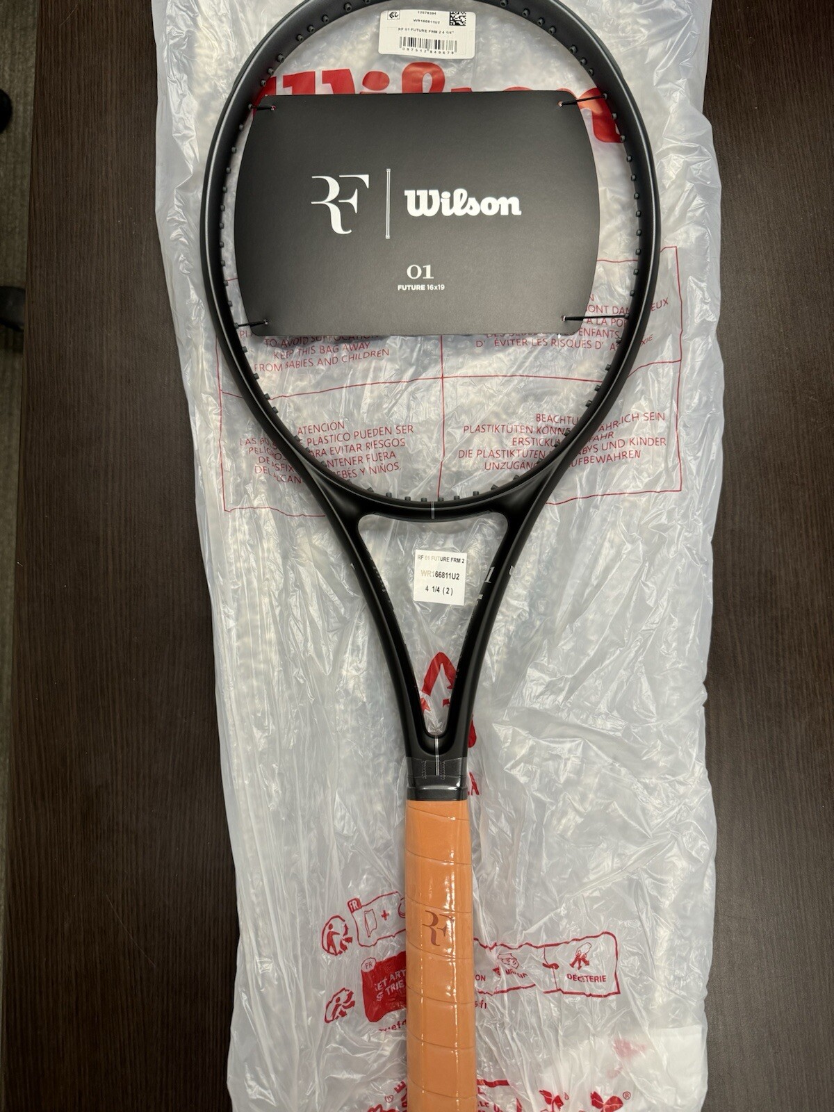 Wilson RF 01 FUTURE 2024 | フェデラー共同開発ラケット - TENNIS