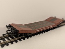 Hornby R6240 OO Gauge Bauxite Brown Lowmac Wagon
