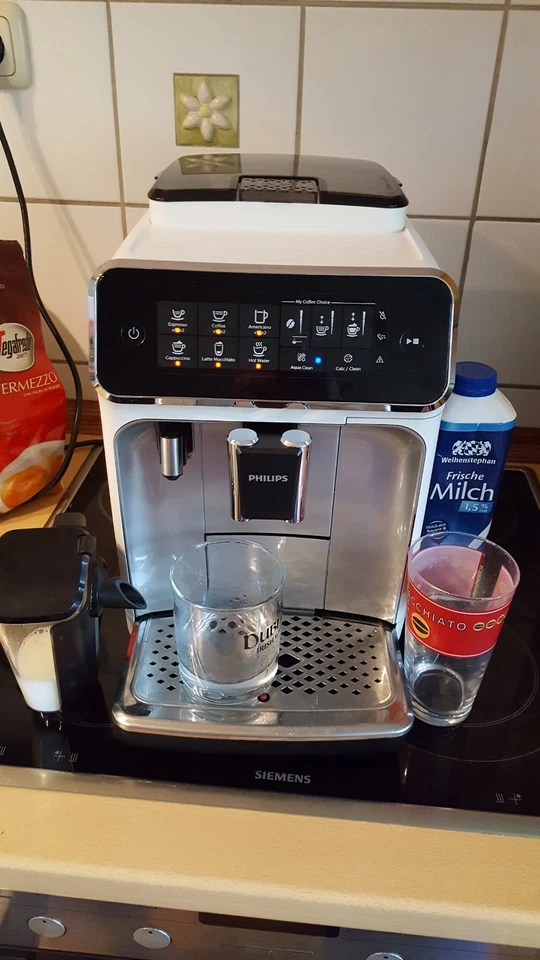 Philips EP3243 weiß LatteGo KVA gut neu gewartet 5 Kaffeespezialitäten One Touch - Bild 2 von 4