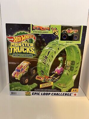 Hot Wheels Monster Trucks Glow-In-The Dark Epic Loop Challenge Playset 