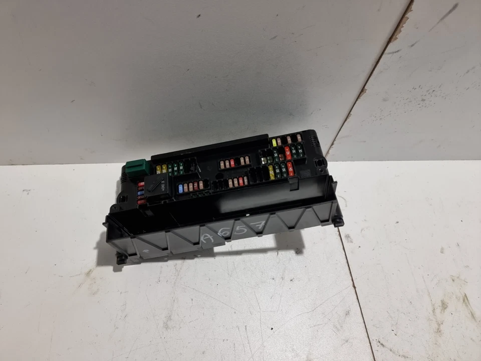 BMW X3 Power Distribution Fuse Box Module Front 2.0Diesel 2013 F25 OEM 925946701 - Image 4 of 4