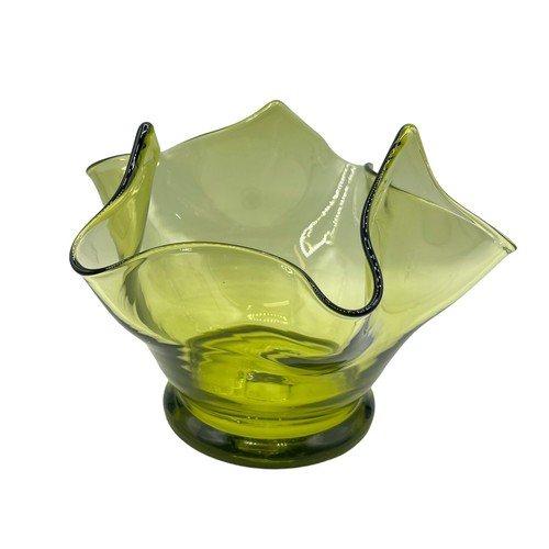 Vintage Green Hand-Blown Art Glass Handkerchief Stretch Swung 6.5" x 9" Bowl - Picture 4 of 14
