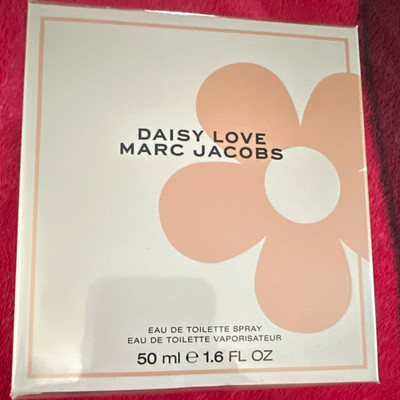 Marc Jacobs Daisy Love Eau de Toilette Spray, Regular Size 1.6 fl oz