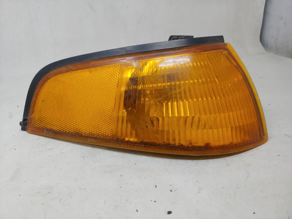 Ford Escort 1993-1996 luz de esquina delantera derecha del lado del pasajero OEM Foto 2 de 3