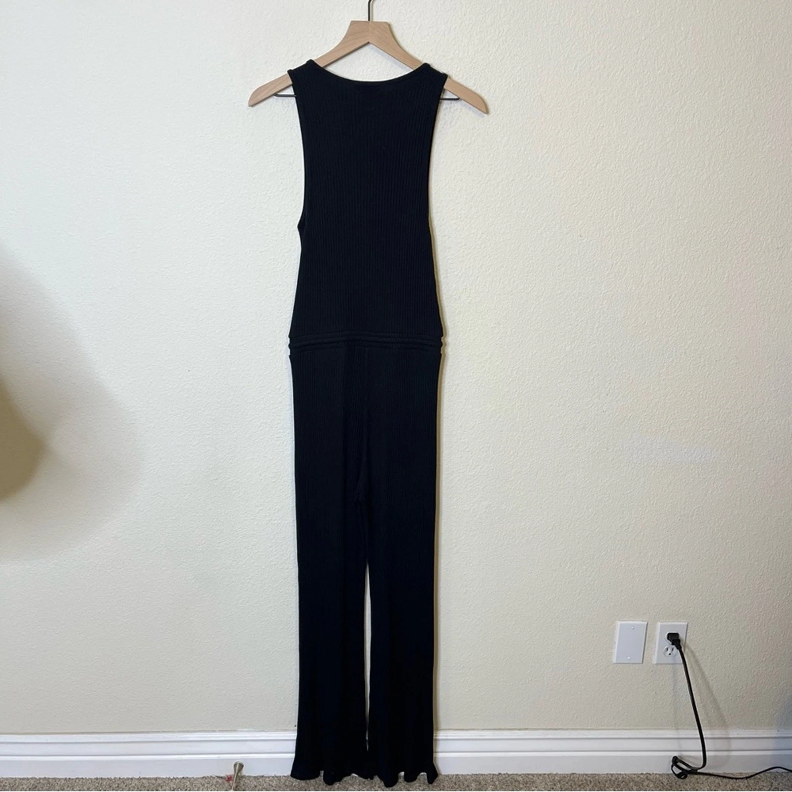 beyond-yoga jetsetter wide leg v neck sleeveless ribbed 