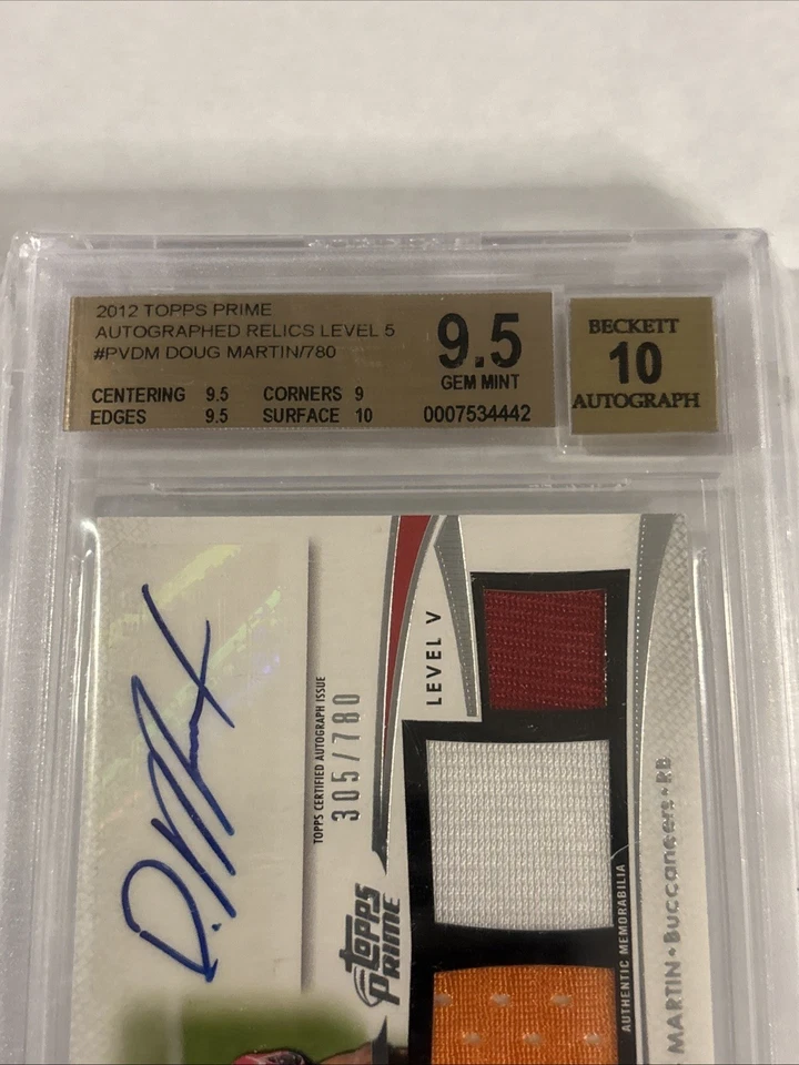 2012 Topps Prime DOUG MARTIN Autograph JERSEY Relic # RC Signed BGS 9.5 AUTO 10 - Image 3 of 4