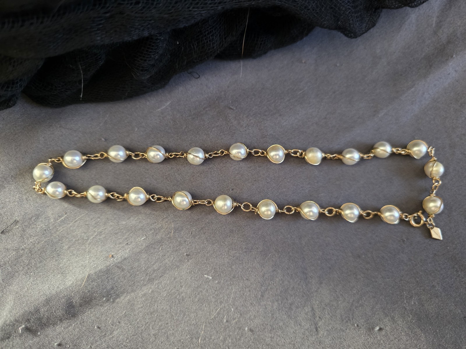 Vintage SARAH COV Faux Pearl Wire Wrapped Bead Necklace Gold Tone Chain 16