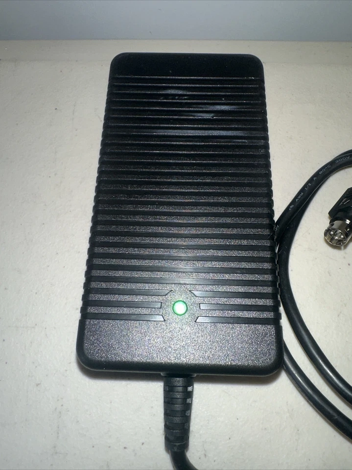 Total Power 4pin  1PCS / Charger Adapter HPU101-107 18V5.55A 4pin(no Ac Adapter) - Image 3 of 4