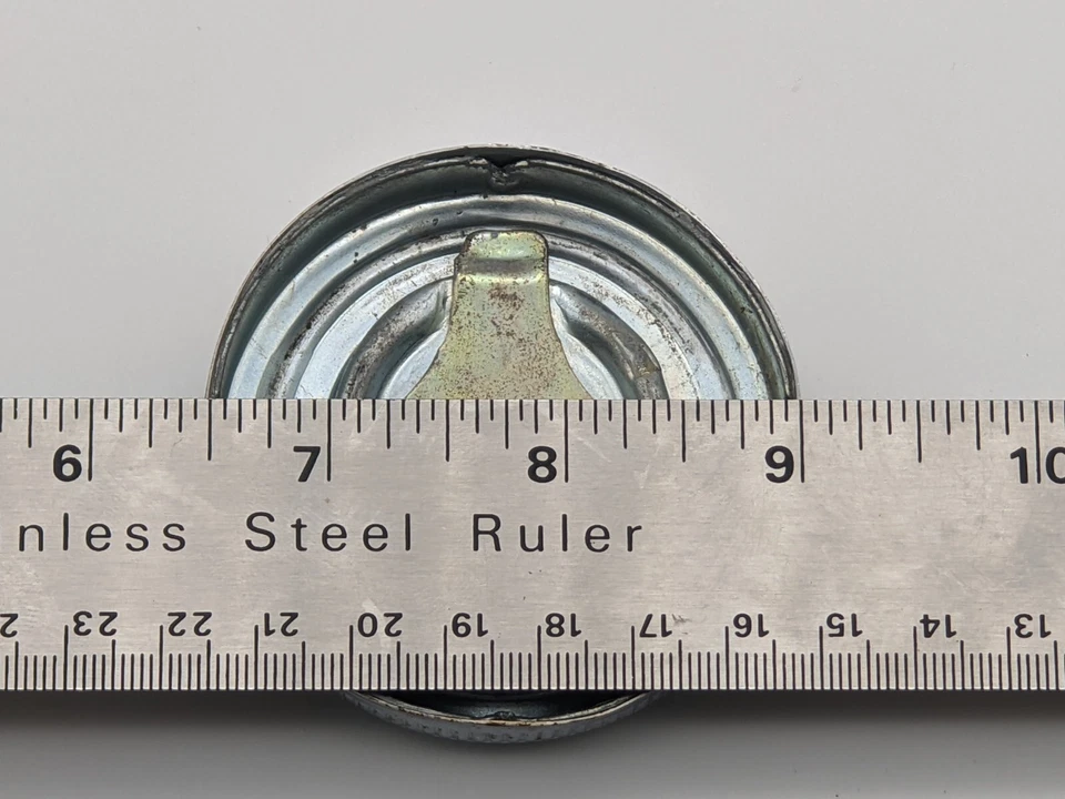 Tapa de gas moleteado corto OEM Harley cabeza de nudillo cabeza plana cabeza de pala HD Foto 2 de 4